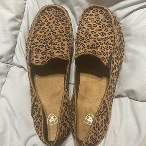 Ariat likely leopard cruiser sz 10B